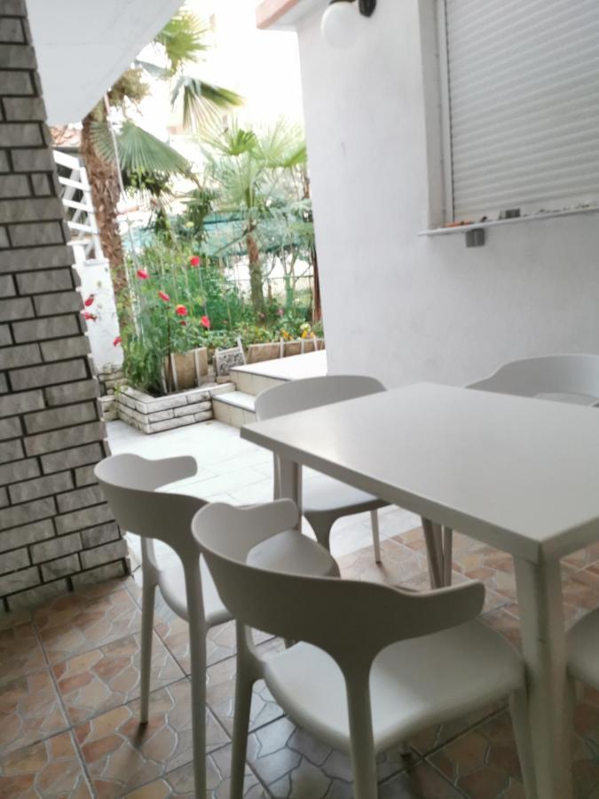 La Familia Apartments Olympiaki Akti Exterior photo